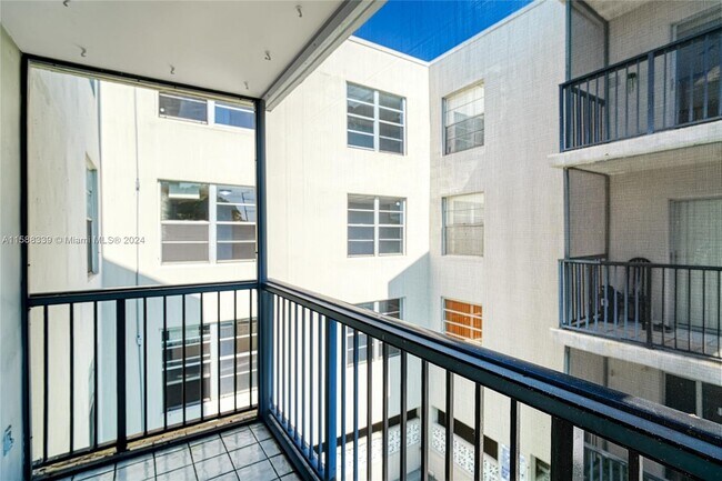 Building Photo - 13455 NE 10th Ave