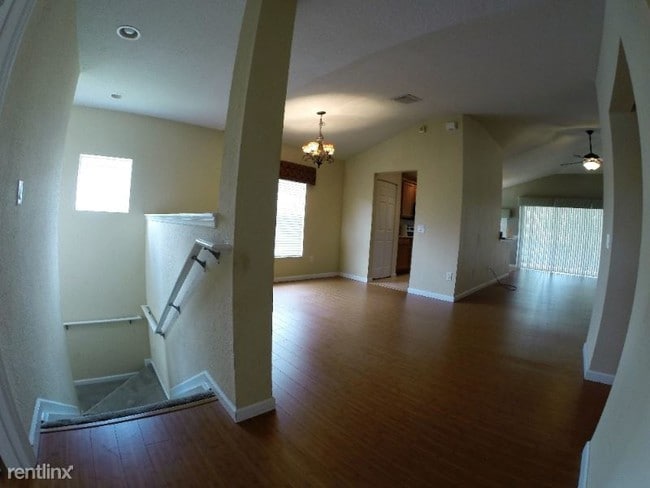 Building Photo - 2 br, 2 bath Condo - 4540 SW 52nd Cir #102
