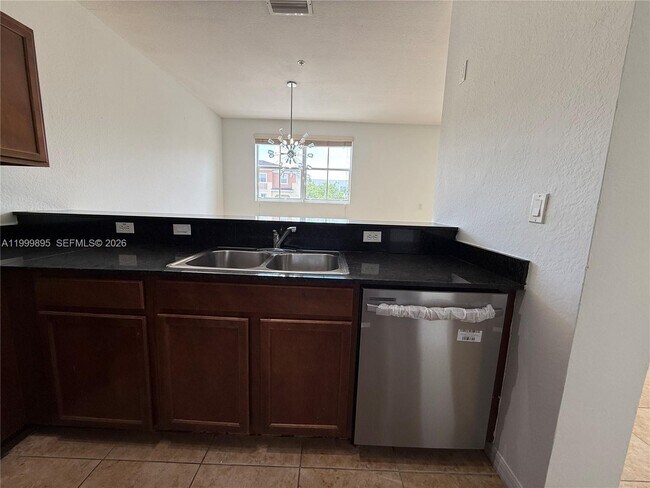 Building Photo - 8800 NW 107 Ct