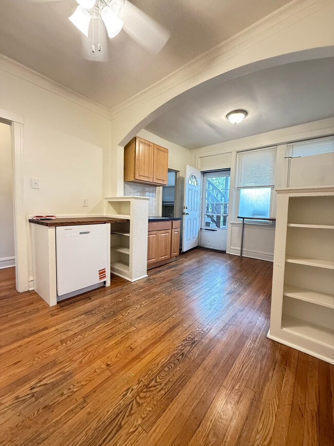 Foto del edificio - 3235 W Dickens Ave