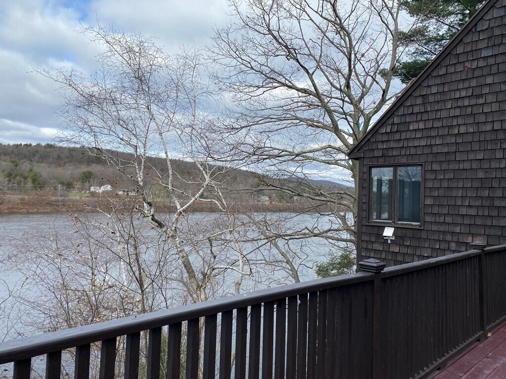 6 Upper River Rd South Hadley, MA 01075 Alquileres en South Hadley