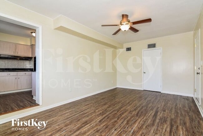 Building Photo - 4818 W Bay Villa Ave