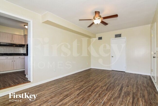 Building Photo - 4818 West Bay Villa Avenue