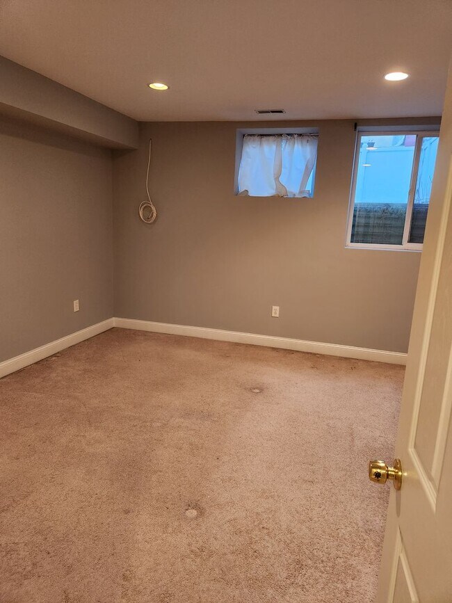 Building Photo - 2003 Carpenter St