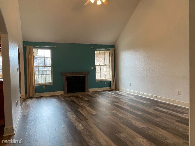Building Photo - 3 br, 2 bath House - 3168 W Melbourne St
