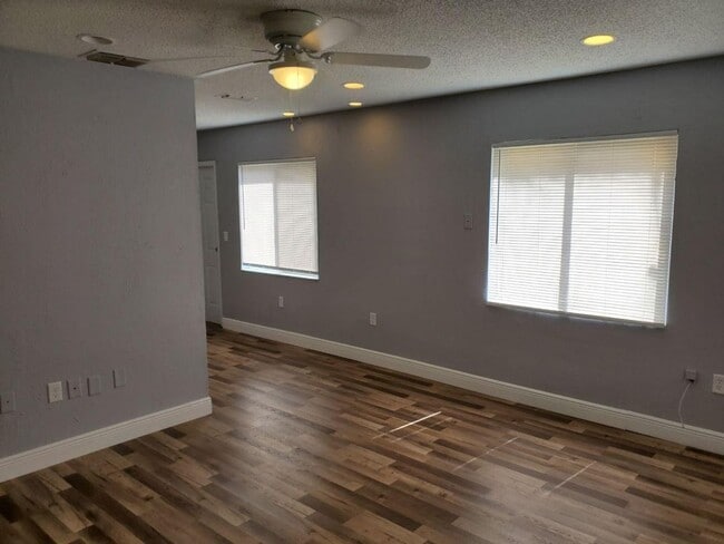 Building Photo - 3/2 Duplex in Bradenton