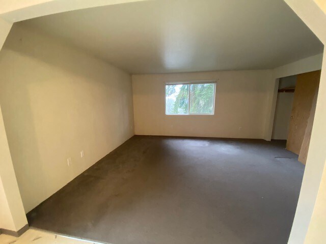 Building Photo - 1836 Summit Dr