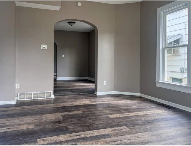 Building Photo - 7 Earl Ave