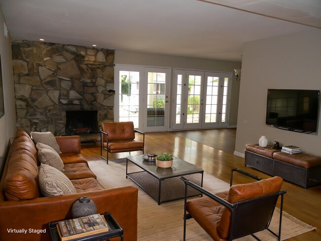 Building Photo - 352 S Pine St