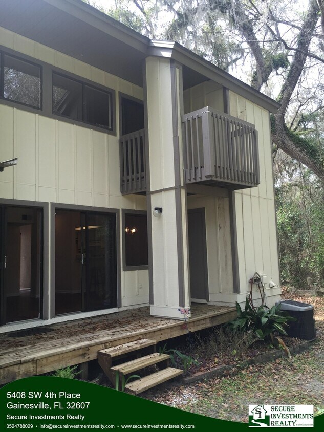Foto principal - Nice end unit condo in Cypress Pointe Comm...