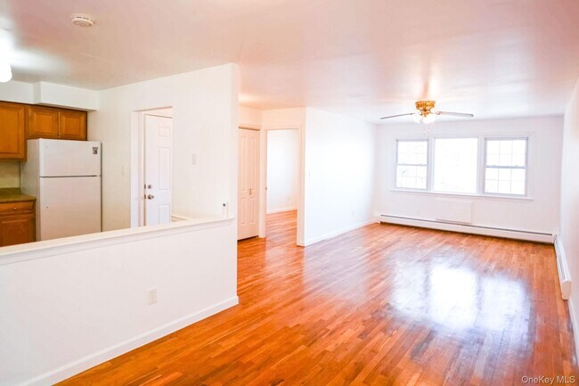 Foto del edificio - 212-72-212-16 16th Ave