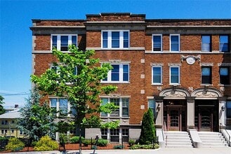 Building Photo - 2025 Commonwealth Ave