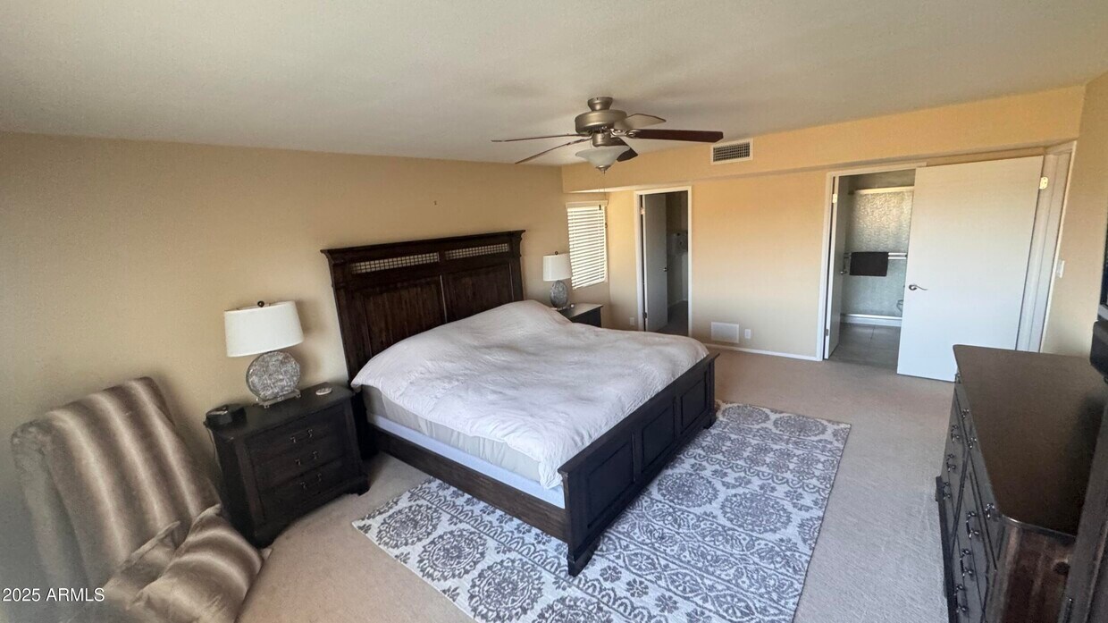 Foto principal - 7940 E Camelback Rd