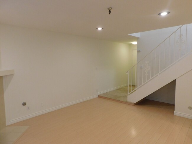 Foto del edificio - 2 Story Townhome Style 3 bedroom, 2.5 bath...