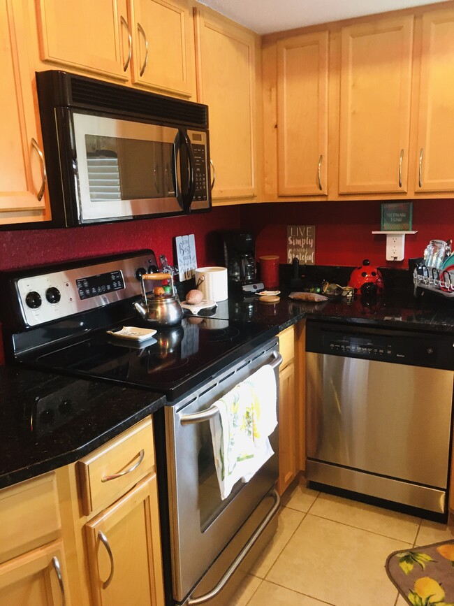 State of the art, stainless steel appliances including dishwasher - 859 Shoreline Cir