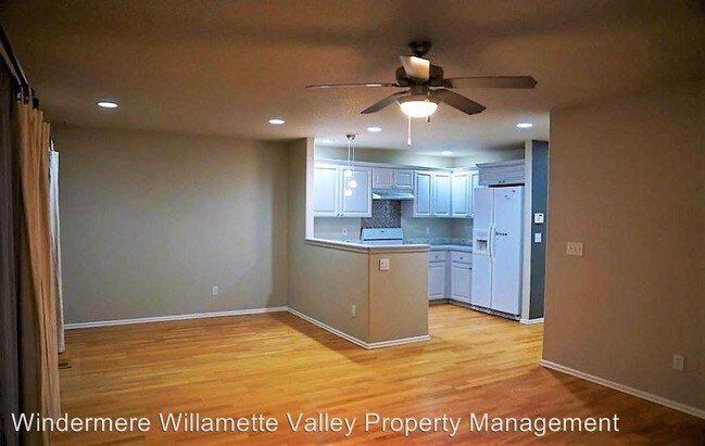 Foto del edificio - 3450 SE Shoreline Dr