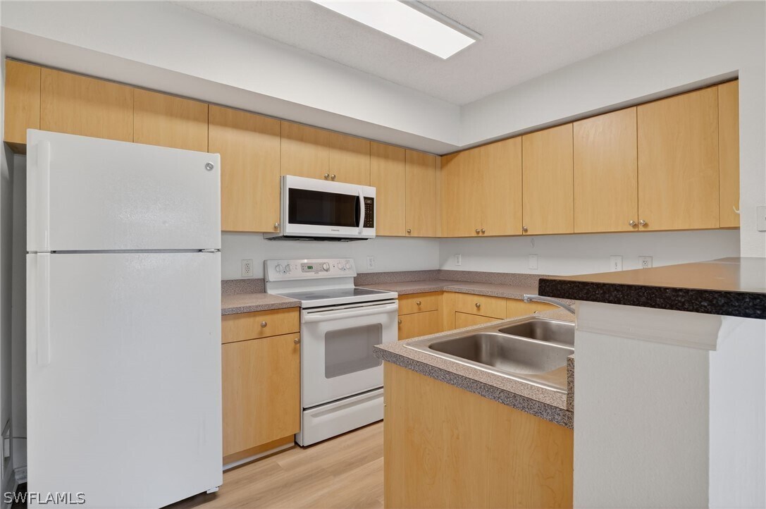Foto del edificio - 8754 River Homes Lane