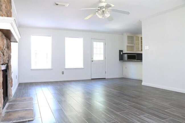 Foto del edificio - 7806 Stonehaven Dr