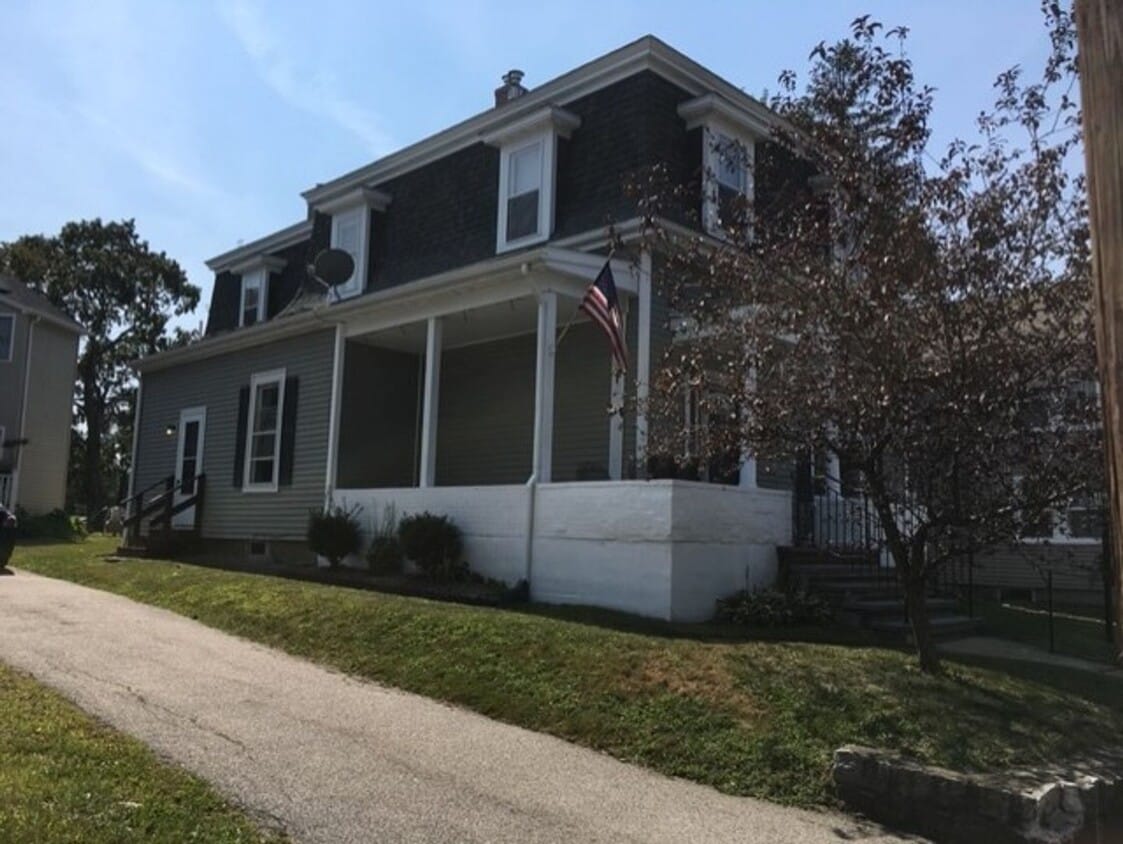 Primary Photo - Spacious and Updated 2 Bd 1 Bath In Dedham...