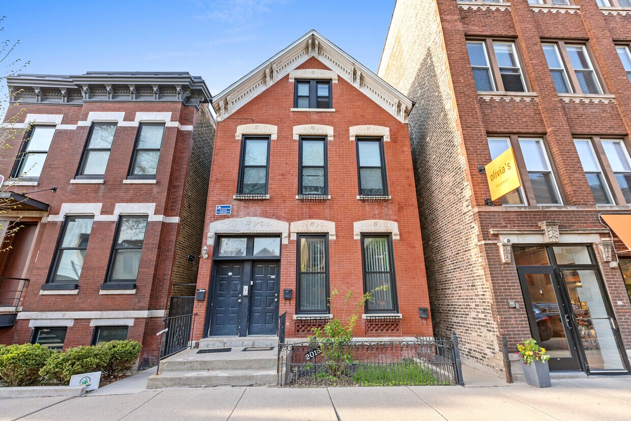 Foto principal - 2016 W Wabansia Ave