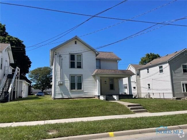 Building Photo - 146 Manville Ave