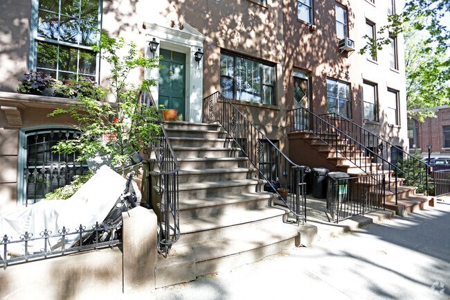 Foto del edificio - 408 Clinton St