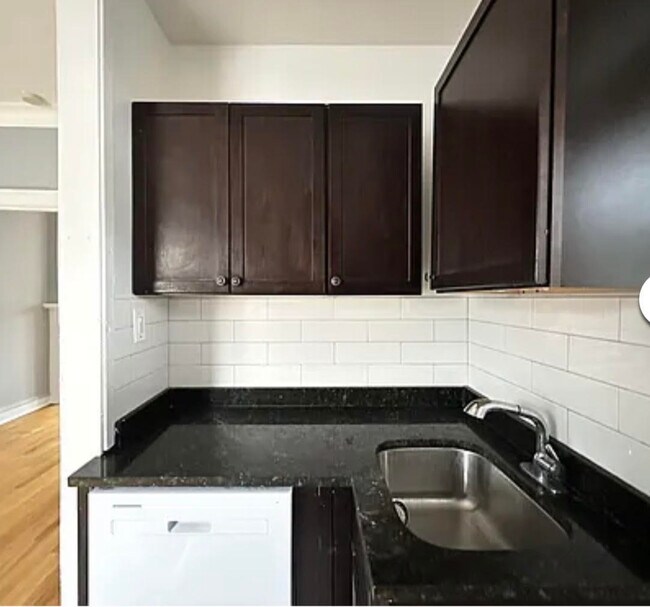 Building Photo - 1321 W Estes Ave