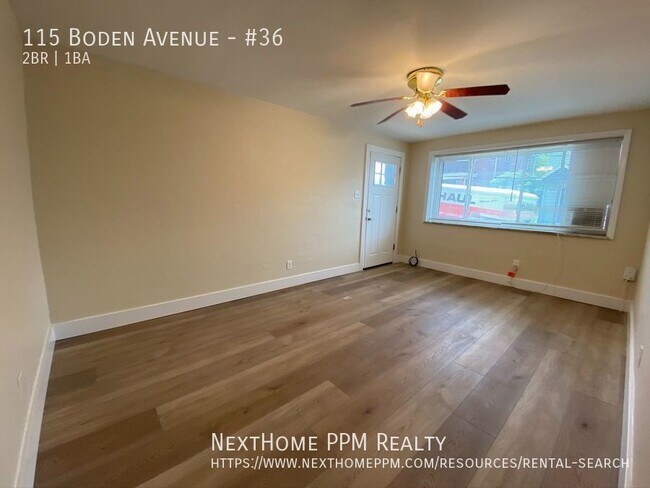 Building Photo - Updated 2 Bedroom near shopping, dining an...
