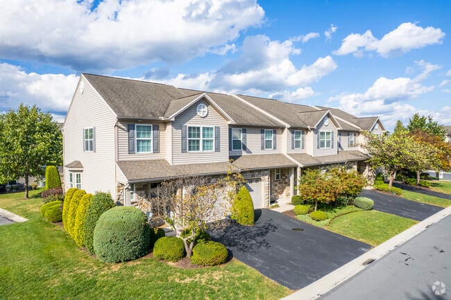 Building Photo - The Villas at Silver Creek
