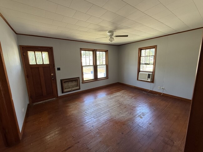 Building Photo - 347 S Cedar St