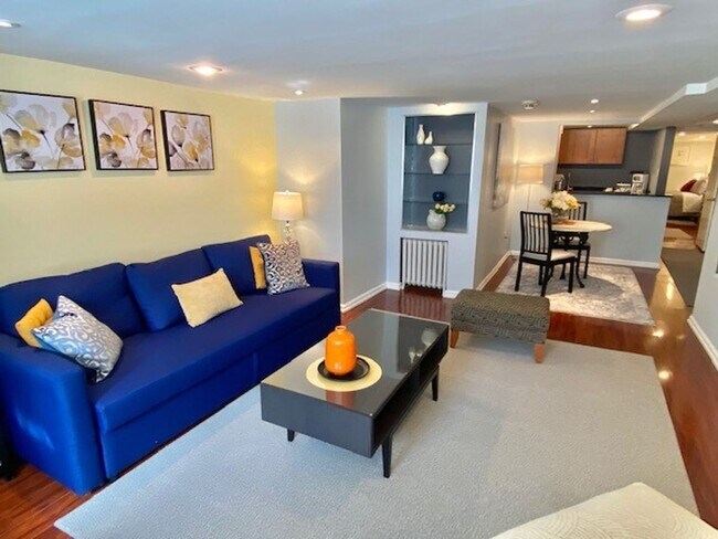 Building Photo - Incredible Find! Stylish Furnished 1 bed 1...