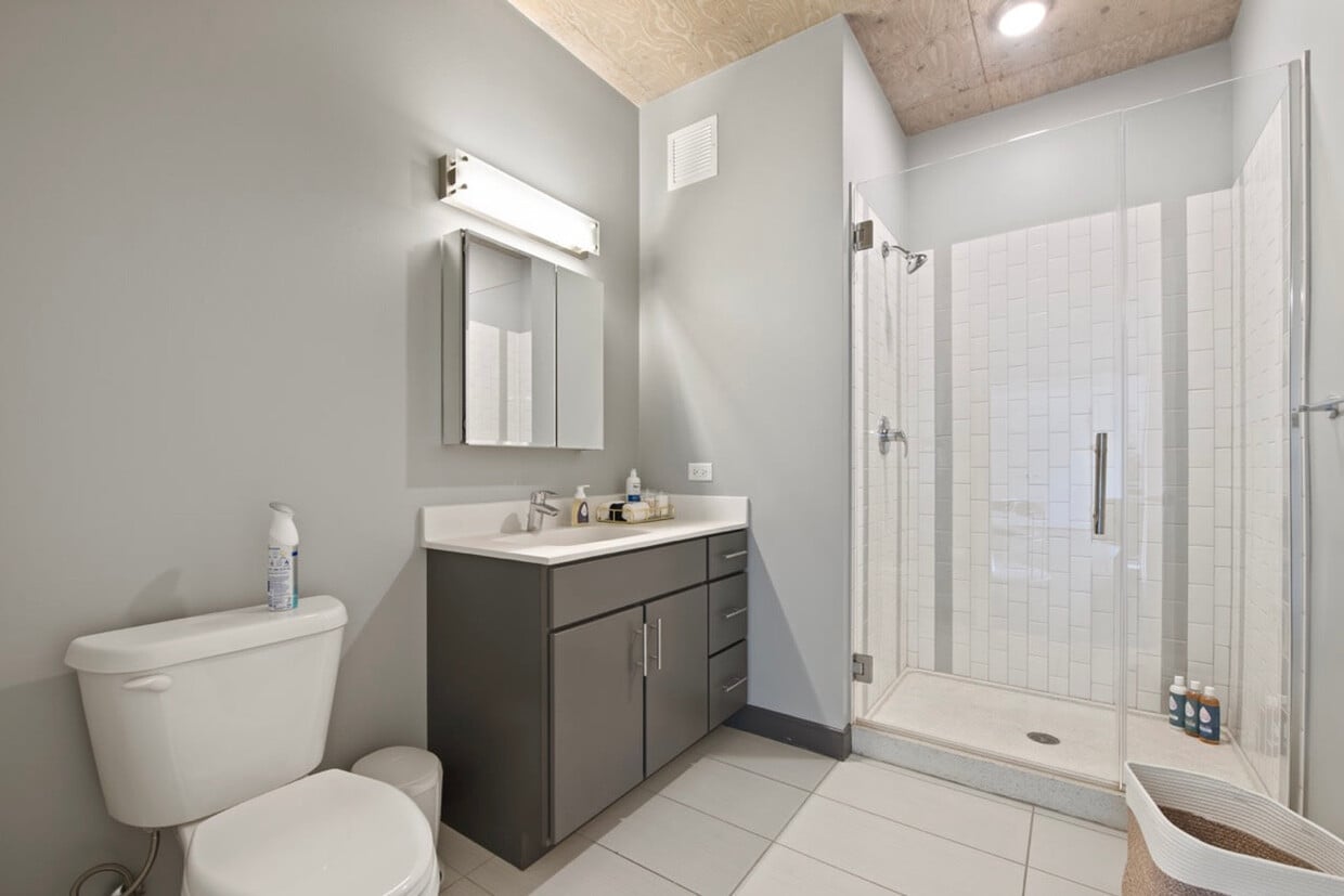Foto principal - 236 W Lake St