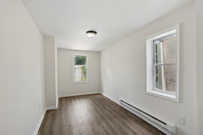 Building Photo - 931 W York St