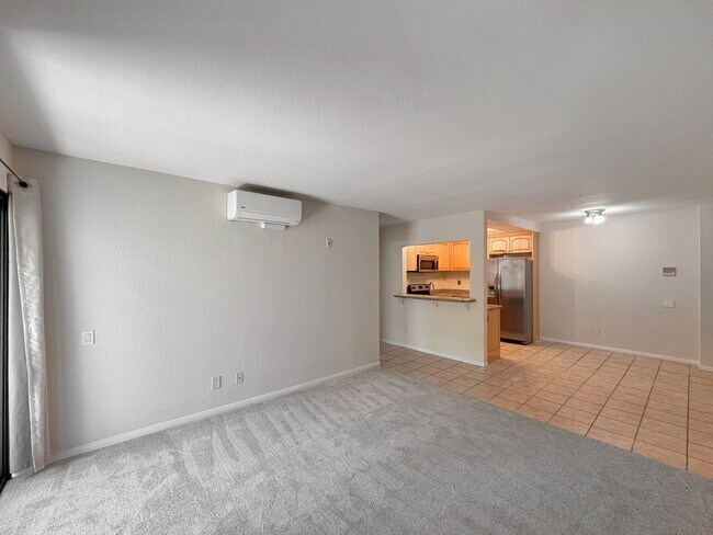 Foto del edificio - SD: Comfortable 2BD/2BA Condo in Golden Hill with A/C, Reserved Parking & In-Unit Laundry