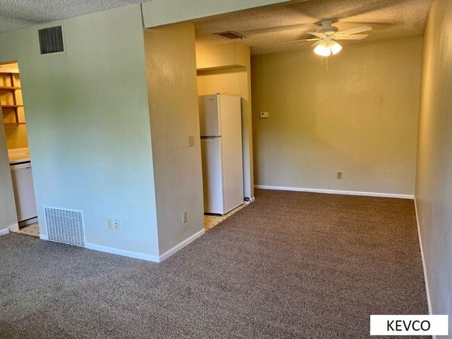 Foto del edificio - Fantastic Apartment, Right by CSU!