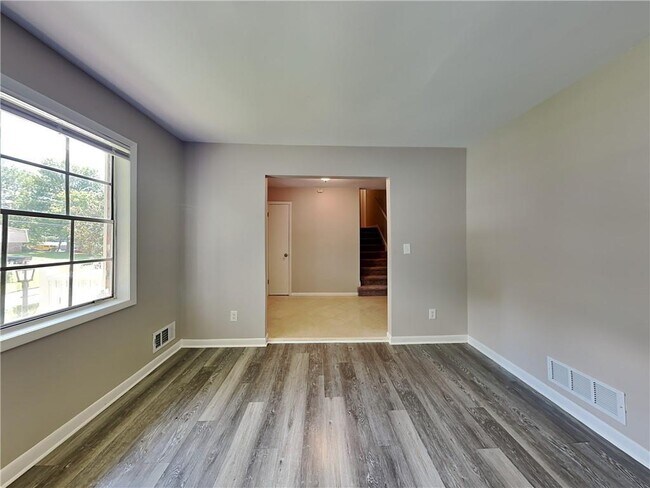 Building Photo - 4189 Northstrand Dr