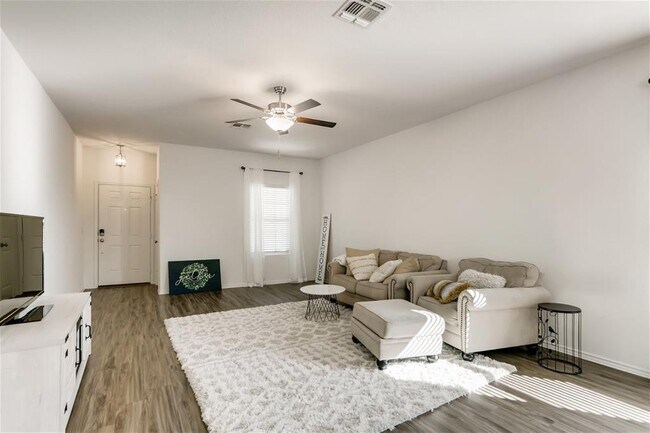 Building Photo - 3901 Fort Collins Way