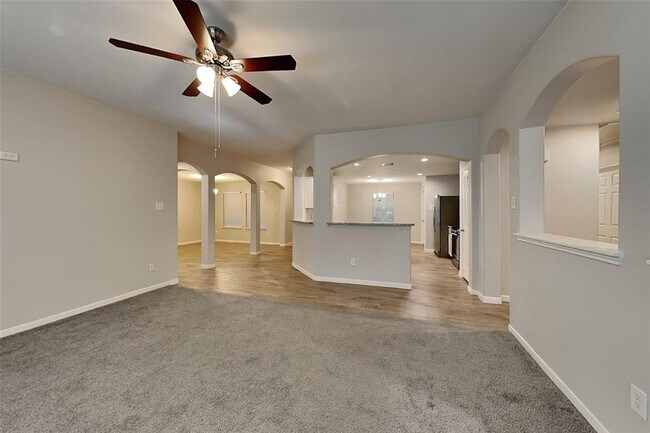 Foto del edificio - 22210 Summer Breeze Ln
