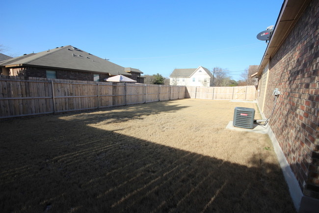 Building Photo - Charming Duplex in Georgetown!