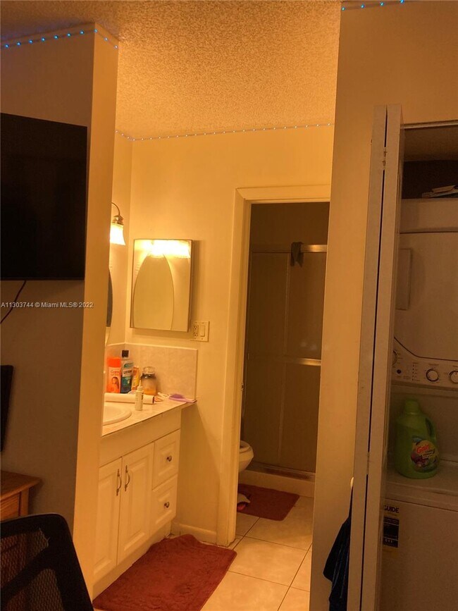 Foto del edificio - 6001 Shakerwood Cir