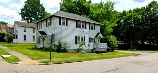 Building Photo - 602 E Long Ave