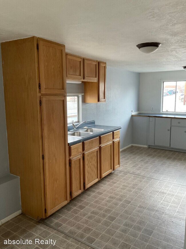 Building Photo - 2 br, 1 bath House - 325A W. Main St.