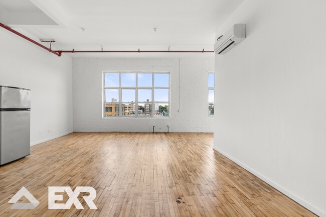 Foto del edificio - 385 Troutman St