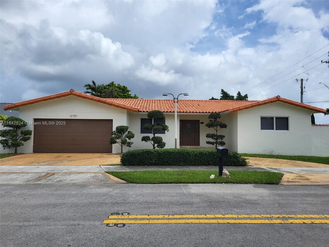 Primary Photo - 12701 SW 38th Terrace