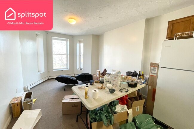 Private room in 3 bedroom Boston Apartment photo'