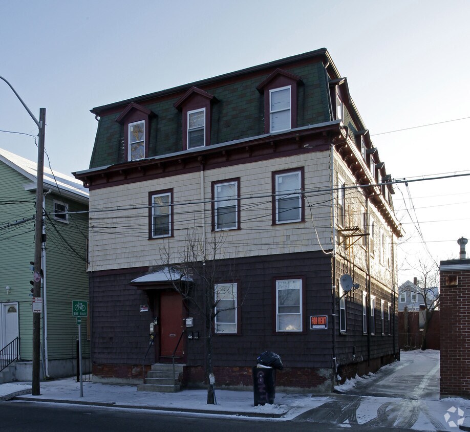Building Photo - 221 Valley St