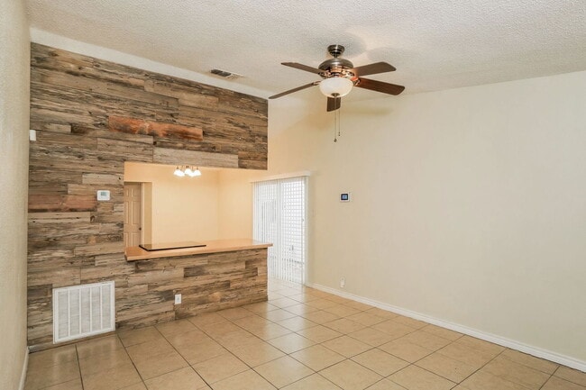 Foto del edificio - 10059 Birch Field Dr