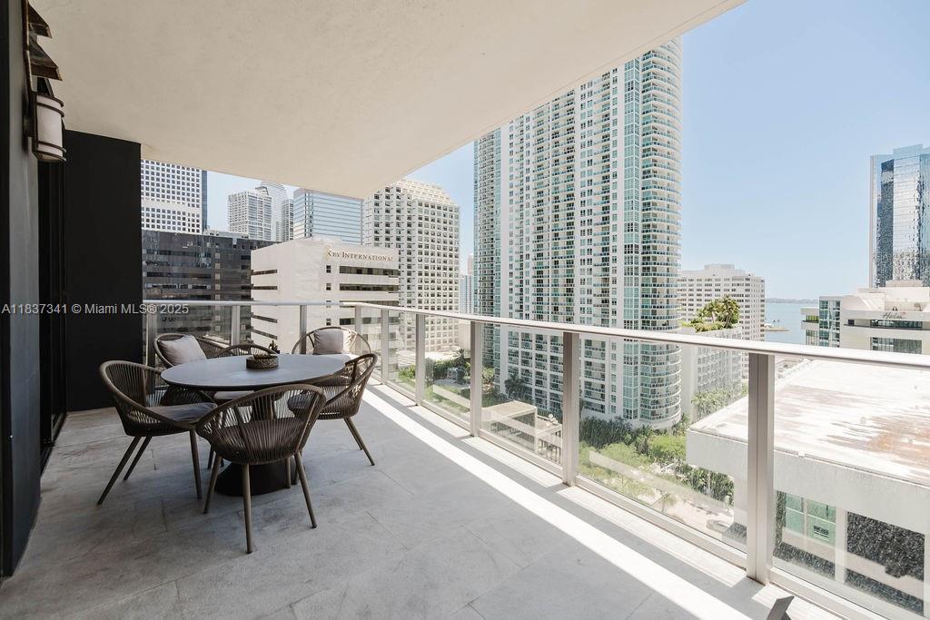 Foto principal - 1010 Brickell Ave
