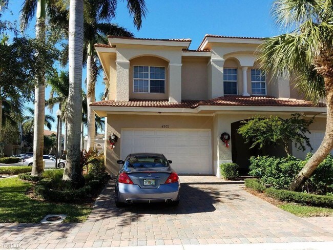 Building Photo - 4901 Vine Cliff Way E