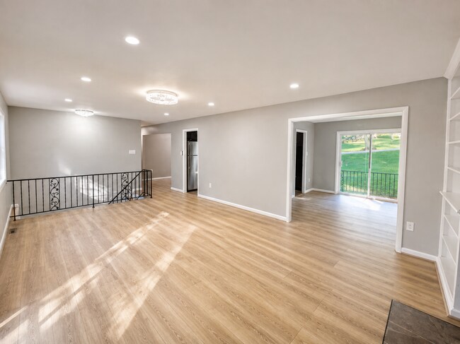Building Photo - 1260 Kenmore Dr
